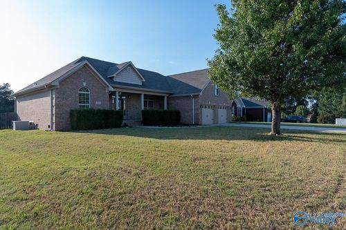 110 Grassy Bank Dr, New Market, AL, 35761-7116 | Card Image