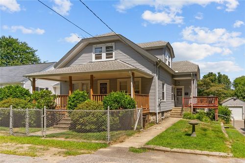 86 Fall St, Woonsocket, RI, 02895-2346 | Card Image