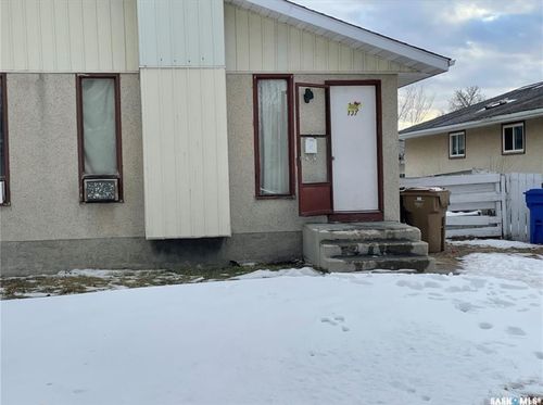 137 Thomson Ave, Regina, SK, S4N5L2 | Card Image