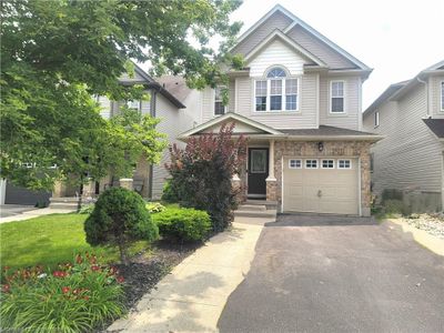 91 Red Clover Cres, House other with 3 bedrooms, 2 bathrooms and 5 parking in Kitchener ON | Image 2