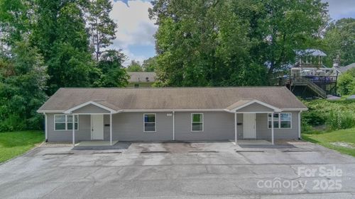 835 3rd Ave W, Hendersonville, NC, 28739-4823 | Card Image