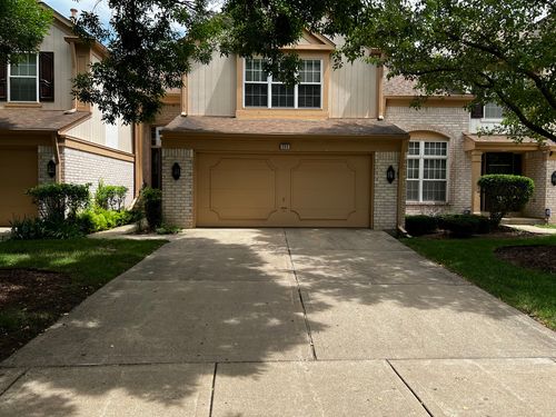200 W Fox Hill Dr, Buffalo Grove, IL, 60089-7706 | Card Image