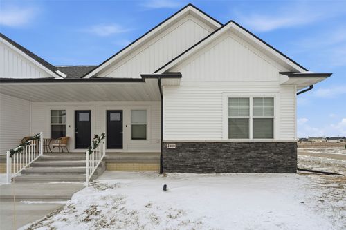 2488 Bluegrass St, Marion, IA, 52302-6004 | Card Image