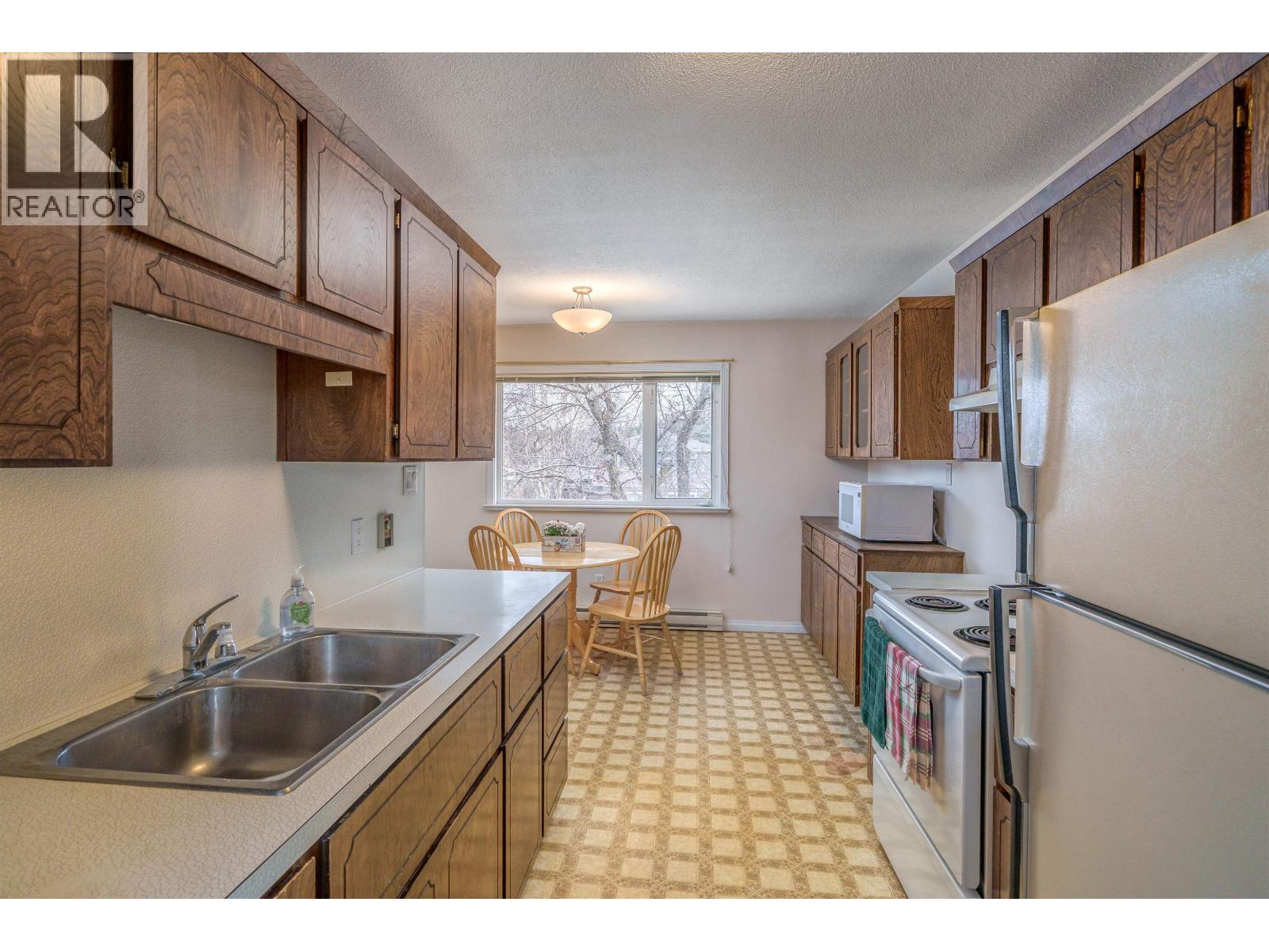 Residential in 100 Mile House 2