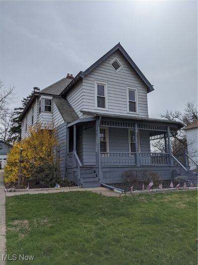 View of front of property with a front lawn and covered porch | Image 1