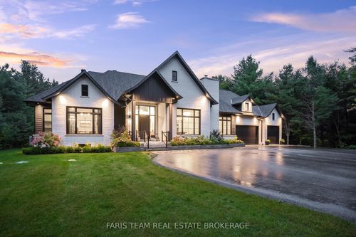 4 Sycamore Cir, Phelpston, ON, L0L2K0 | Card Image