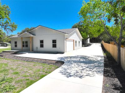 409 Buck Run Pass, House other with 5 bedrooms, 3 bathrooms and 6 parking in Canyon Lake TX | Image 3