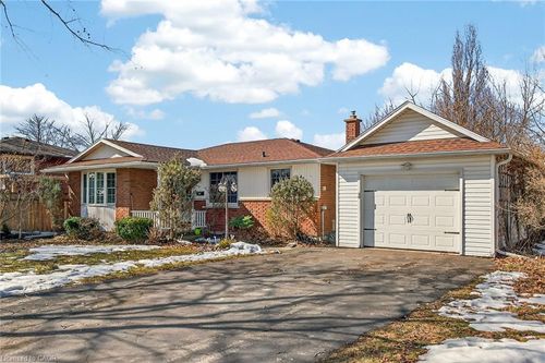 4569 Mitchell Avenue, Niagara Falls, ON, L2E6R6 | Card Image