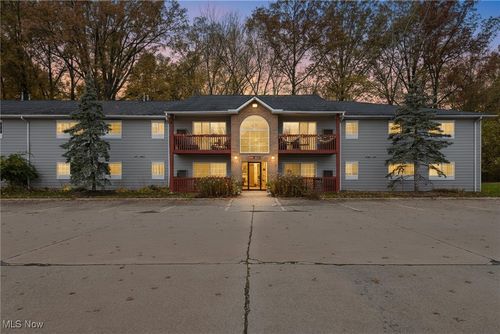 apt-208z-27097 Oakwood Cir, Olmsted Twp, OH, 44138-3627 | Card Image