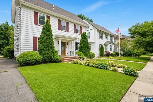 585 Ridge St, Newark, NJ, 07104-1513 | Card Image