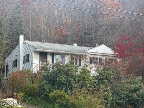 100 N Hoosac Rd, Williamstown, MA, 01267-2304 | Card Image