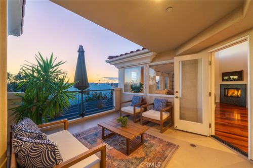 634 9th St, Hermosa Beach, CA, 90254-3923 | Card Image