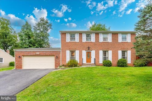 8813 Tuckerman Ln, POTOMAC, MD, 20854-3165 | Card Image