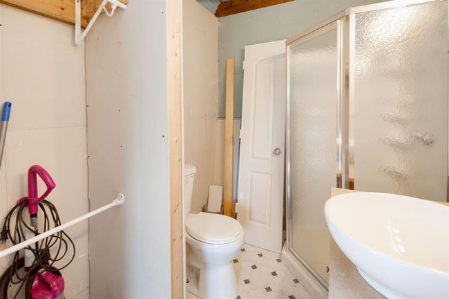 Bathroom | Image 9