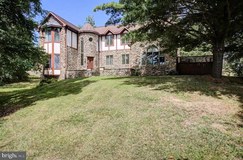 2013 Castlegreen Ct, GREENCASTLE, PA, 17225-9212 | Card Image