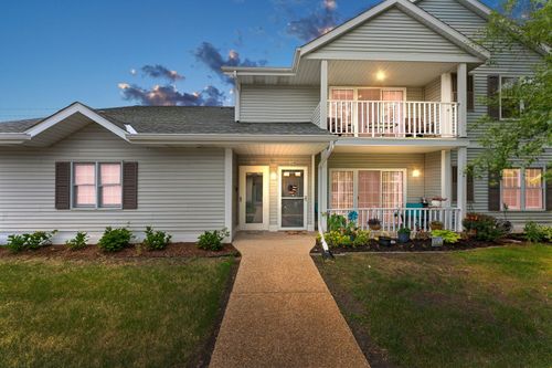 104 Bur Oak Ln, Grafton, WI, 53024-2971 | Card Image