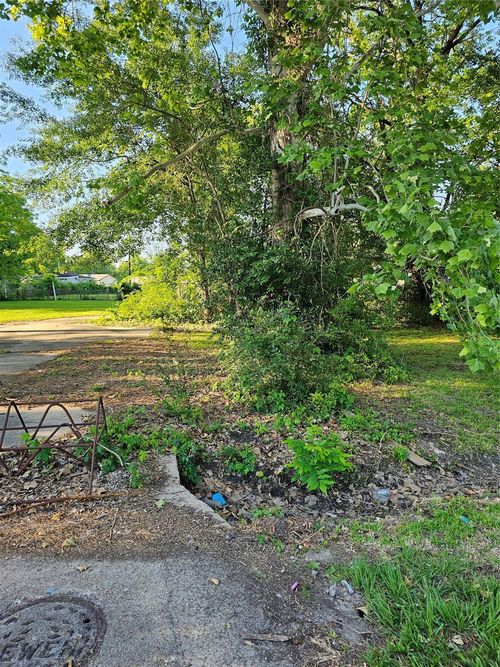 7423 Sundown Dr, Houston, TX, 77028-1742 | Card Image