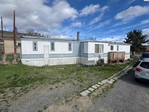 119 Freedom Ln, Selah, WA, 98942-5901 | Card Image
