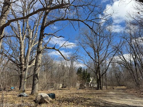 5193 Vassar Rd, Grand Blanc, MI, 48439-9176 | Card Image