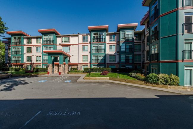 309 - 33485 South Fraser Way, Condo with 2 bedrooms, 2 bathrooms and 2 parking in Abbotsford BC | Image 2