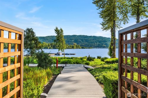 4305 E Lake Sammamish Pkwy Se, Issaquah, WA, 98029-6200 | Card Image