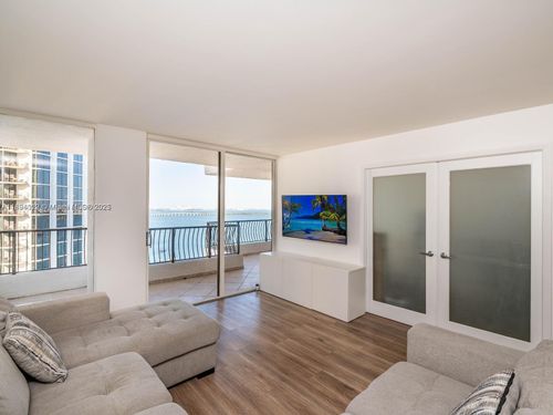 apt-26e-555 Ne 15th St, MIAMI, FL, 33132-1406 | Card Image