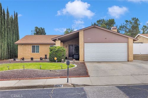 13757 Oakmont, Victorville, CA, 92395 | Card Image