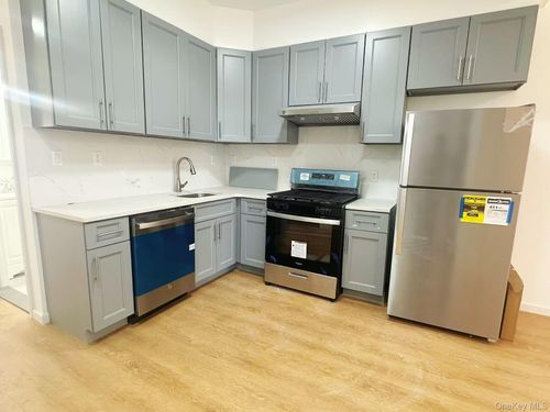 2fl-30-87 Steinway St, Astoria, NY, 11103-3801 | Card Image