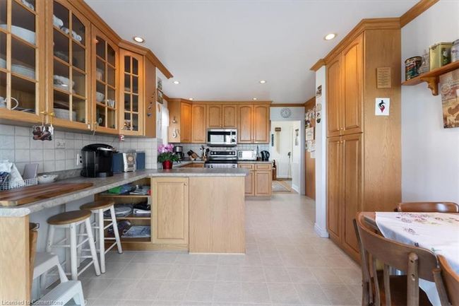 20 Lakeside Dr, House other with 5 bedrooms, 3 bathrooms and 6 parking in Grimsby ON | Image 15