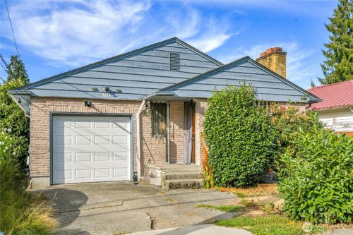 3814 S Cloverdale St, Seattle, WA, 98118-4533 | Card Image