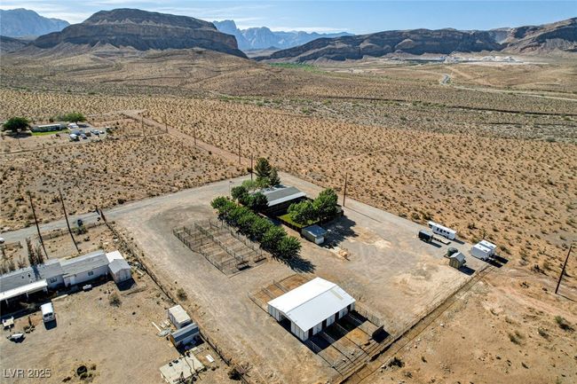 Overview of rural landscape with mountains and a desert landscape | Image 59