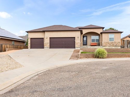 5114 Lynn Meadows Dr, Pueblo, CO, 81005-5601 | Card Image