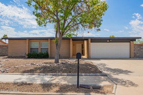 3401 W Westfal Dr, Tucson, AZ, 85741-1431 | Card Image