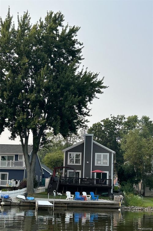 9055 Gale Rd, White Lake, MI, 48386-1412 | Card Image