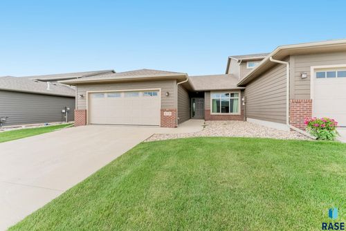 1315 S President Ct, Sioux Falls, SD, 57106-5845 | Card Image