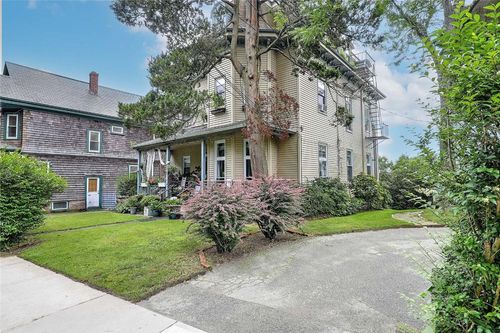 571 Spring St, Newport, RI, 02840-8600 | Card Image