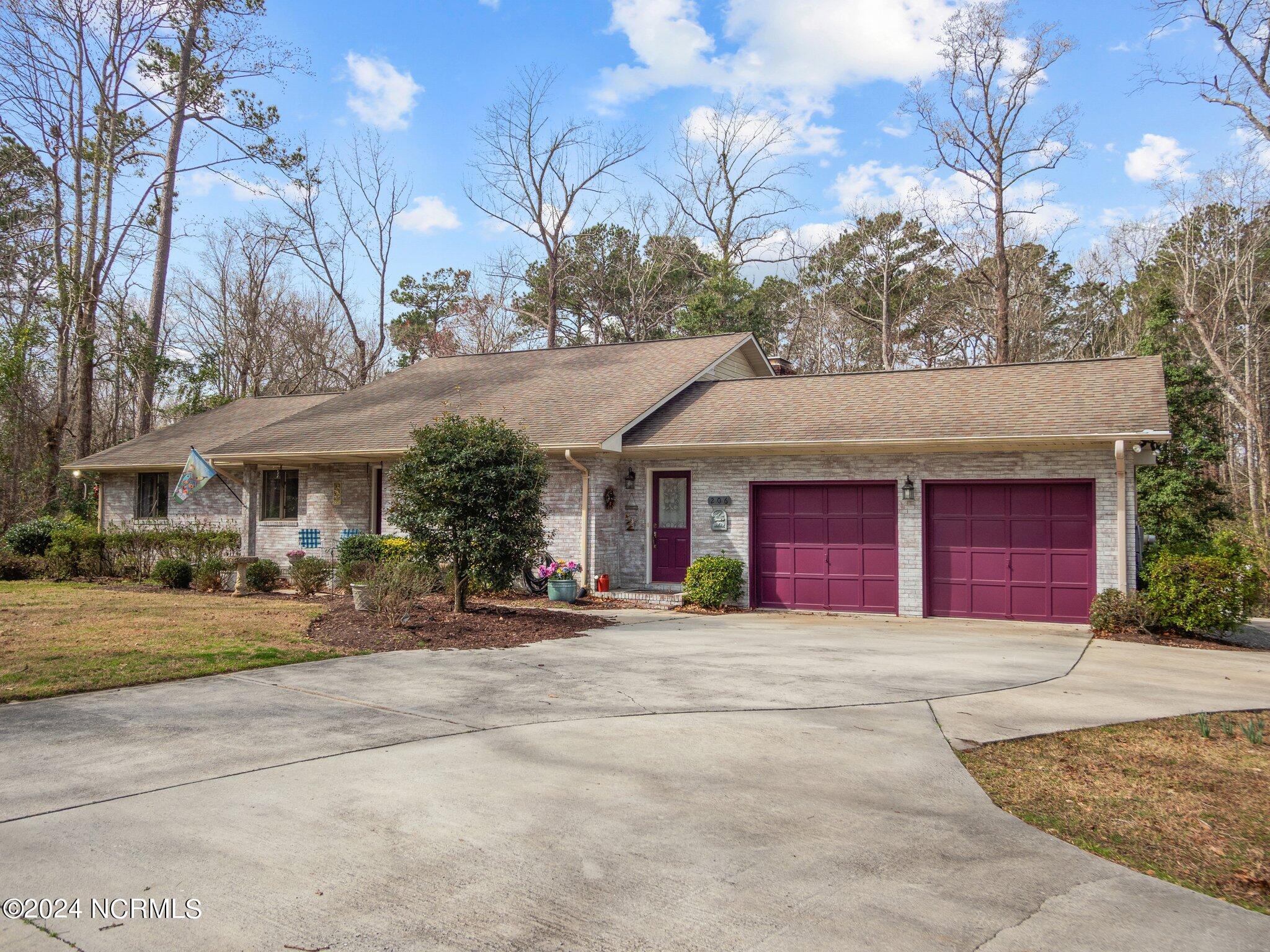 Ravenswood Rd, Hampstead, NC 28443