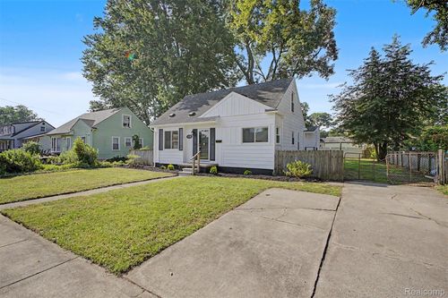 31765 Brown St, Garden City, MI, 48135-1418 | Card Image