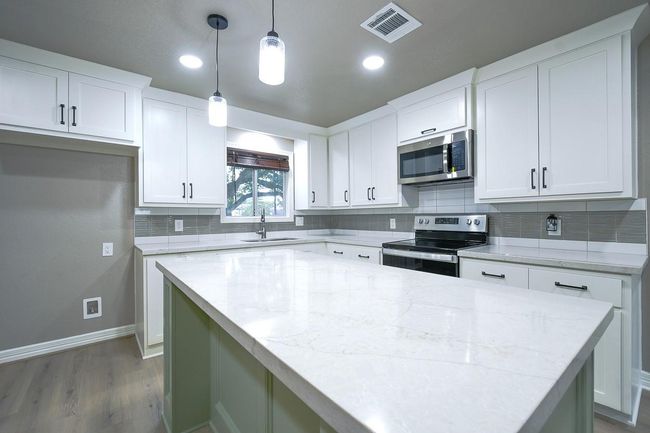 Quartz countertops | Image 9