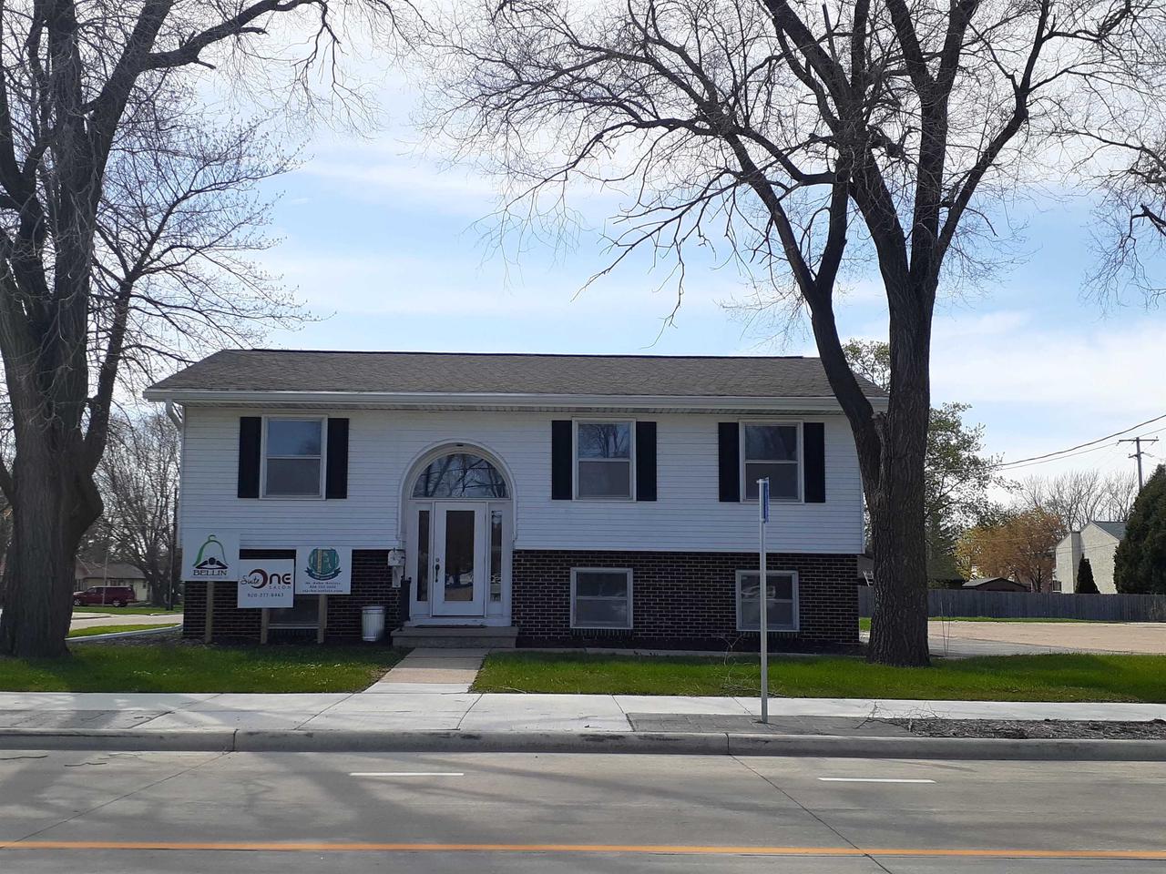 1233 S Commercial St, Neenah, WI 54956