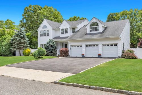 6 Hancock Court, Brookhaven, NY, 11720 | Card Image