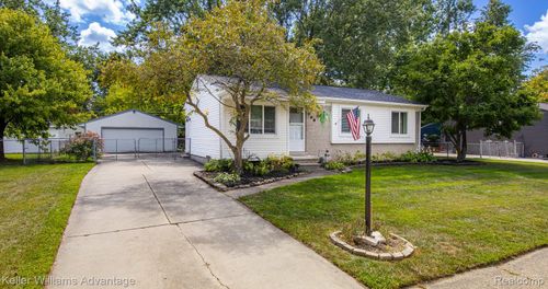 934 Prince St, Milford, MI, 48381-1770 | Card Image