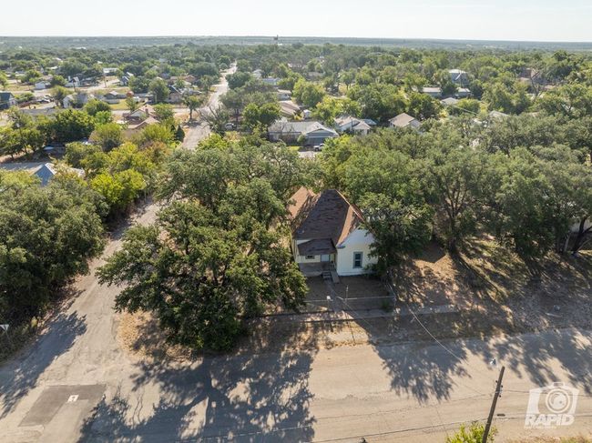 901 S Walnut St, House other with 3 bedrooms, 2 bathrooms and null parking in BRADY TX | Image 28