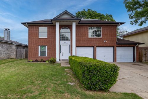 641 Lemon Dr, Arlington, TX, 76018-1693 | Card Image