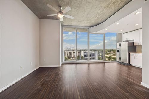 10913-5925 Almeda Rd, Houston, TX, 77004-7661 | Card Image