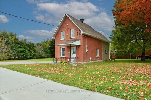 24 Munroe Ave E, Renfrew, ON, K7V3J8 | Card Image