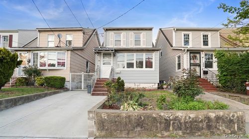 9023 207 Street, New York, NY, 11428 | Card Image