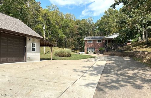 2250 Pettyville Rd, Parkersburg, WV, 26101-8349 | Card Image