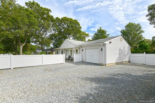 541 Blue Point Rd, Farmingville, NY, 11738-1805 | Card Image