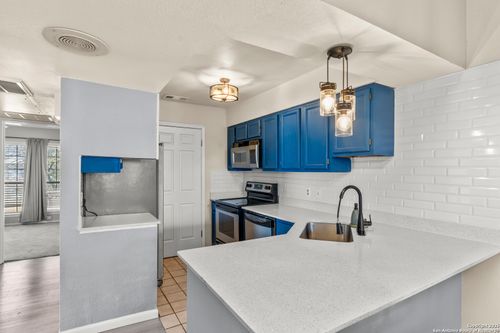 312-6100 Woodlake Pkwy, San Antonio, TX, 78244-1422 | Card Image